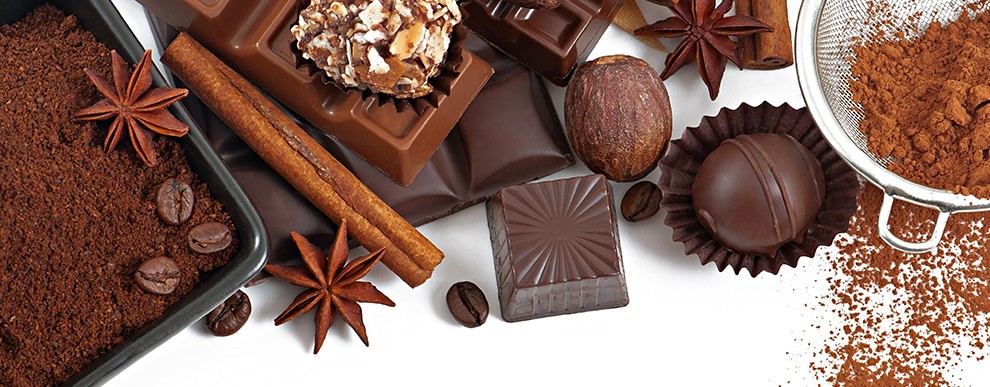 Chocolats Favoris - Qui dit temps des Fêtes dit Chocolats fins alcoolisés!  🥂 C'est pourquoi nous avons créé 12 créations uniques mariant notre  célèbre chocolat à 6 alcools provenant du Québec et
